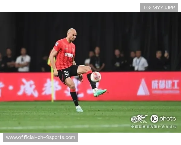 中超蓉城费利佩头球训练更精准，展现技术与毅力的完美结合