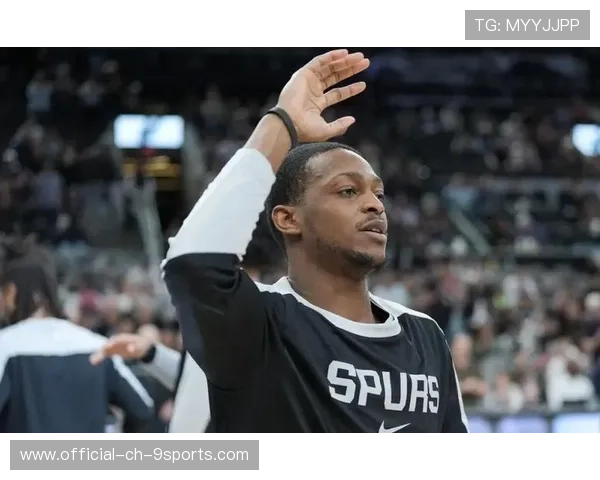 福克斯变向突入禁区,马刺防线连续失位惨 福克斯变向突入禁区,马刺防线连续失位惨